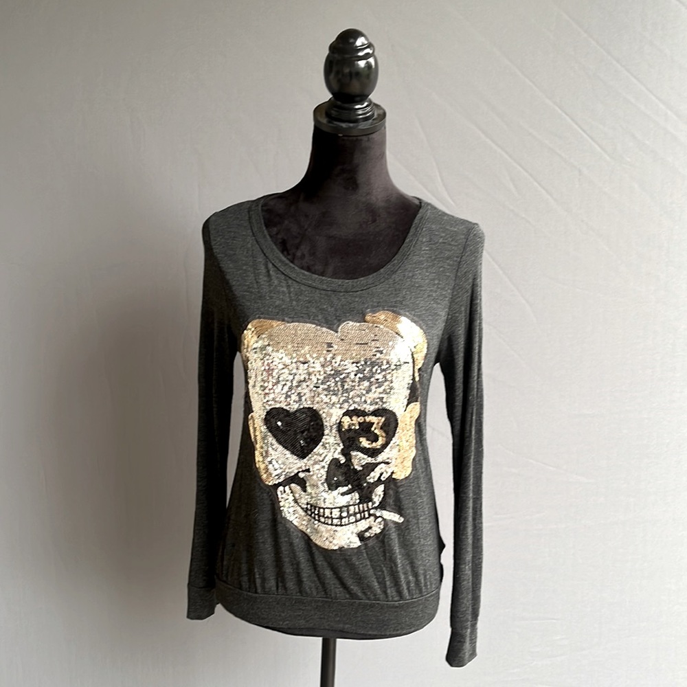 Shelly Sequin Skull Long Sleeve Top Gray EUC Size S